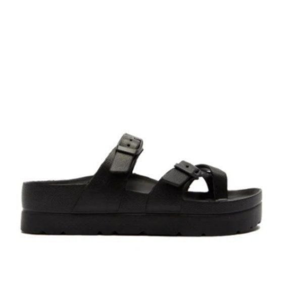 !! RESTOCKED !! Lightweight Flatform Sandals in Black - Picture 3 of 5
